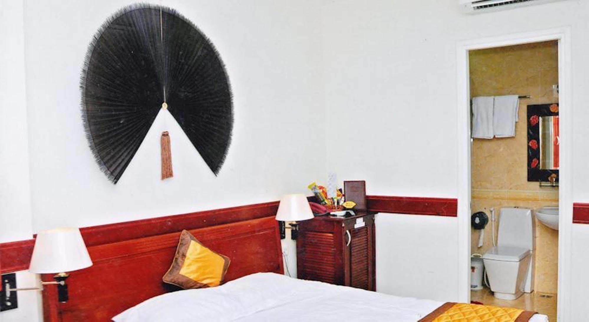 Hoang Thanh Thuy Airport Hotel 1 - Gan Am Thuc Dem Cho Hoang Hoa Tham Ciudad Ho Chi Minh  Exterior foto